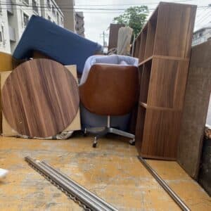 広島市西区で階段が多いアパートより家具回収
