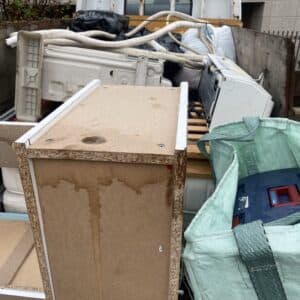 呉市の集合住宅でエアコン・ベッド・家具等の回収