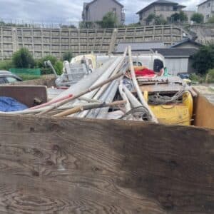 福山市で倉庫から竹や木や工具を回収!!