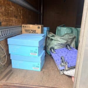 みやこ町の事務所で文具や備品など回収