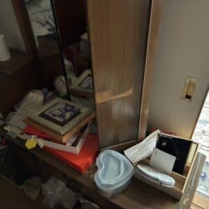 神戸市で不用品(化粧台・生活雑貨・金庫など)回収致しました