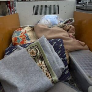 大村市で実家を片付ける際に布団や衣類回収