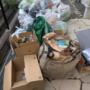 宇佐市で集合住宅1階からのペットボトル・古紙類の分別および回収